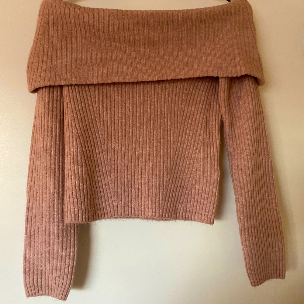 H&M cozy fall off the shoulder long sleeve top 🍂💛💌